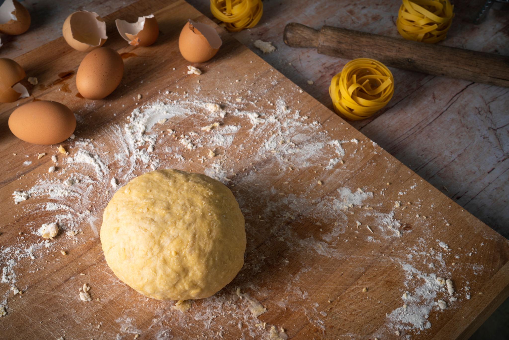 Arrollado de pasta a la romagnola