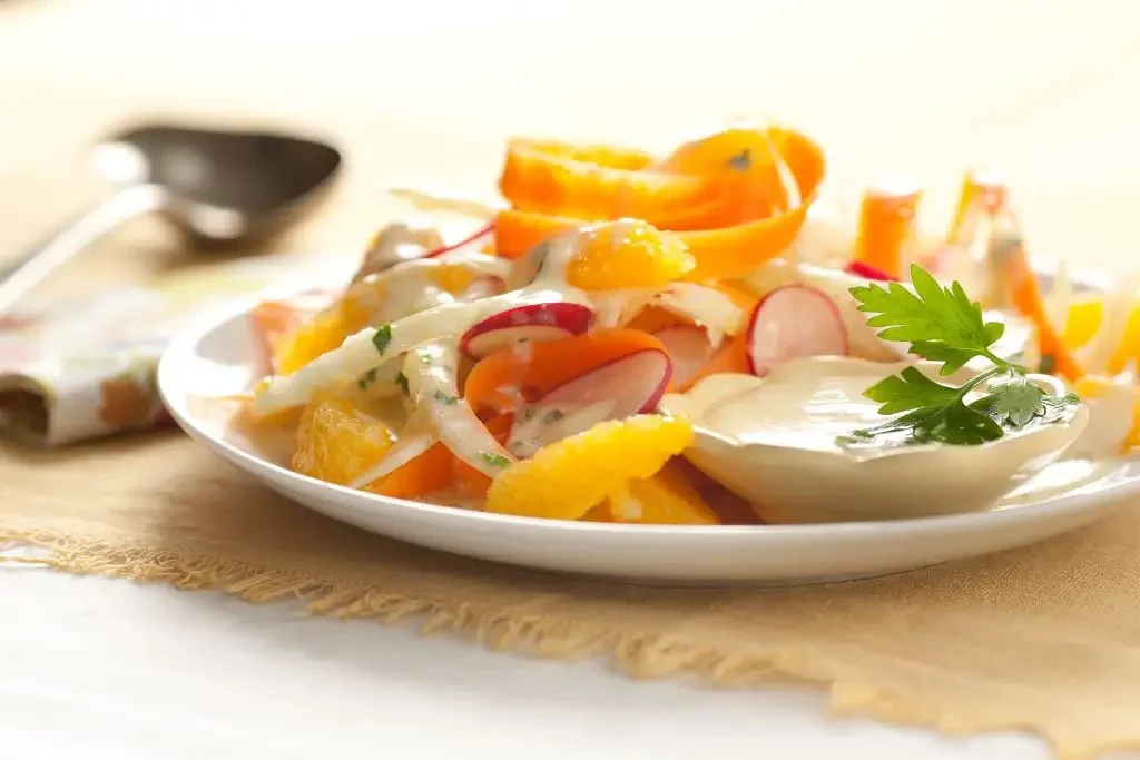 Ensalada de zanahoria, hinojo, naranja y rabanitos