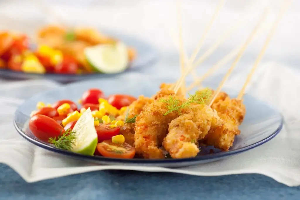 Langostinos empanados con ensalada de cherrys y CHOCLO