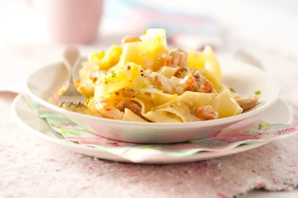 Papardelle con salsa de camarones y limón