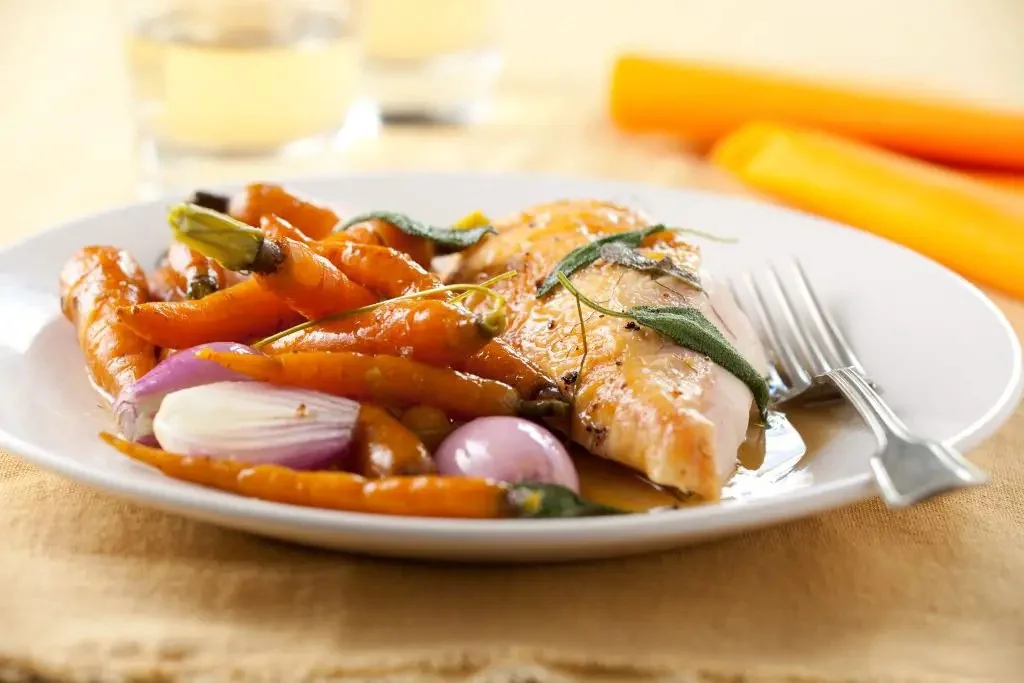 Pollo a la diávola con verduras caramelizadas