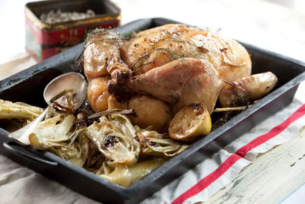 Pollo con hinojos y nueces