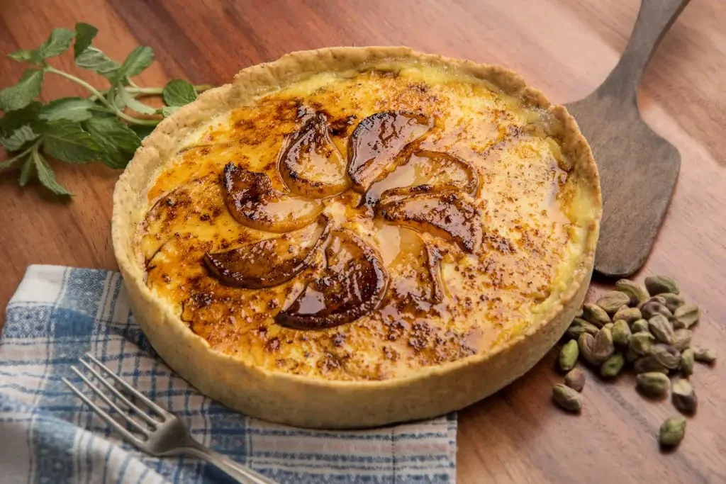 Tarta de peras con pistachos