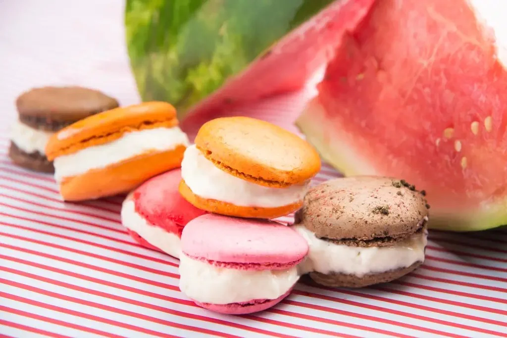 Macarons con helado de jengibre