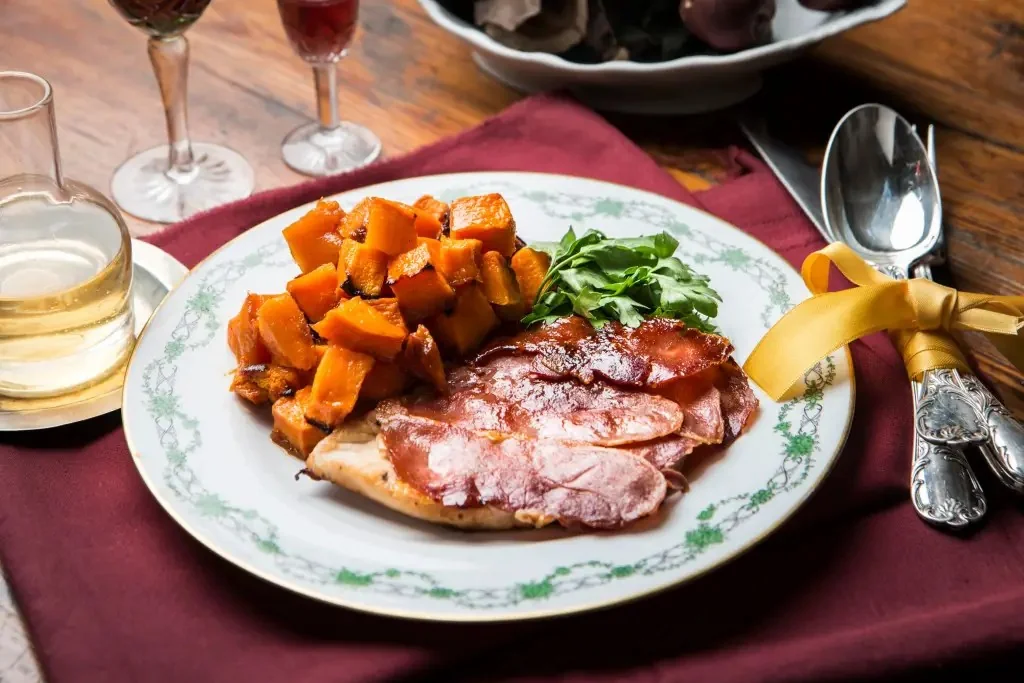 Pollo con jamón crudo